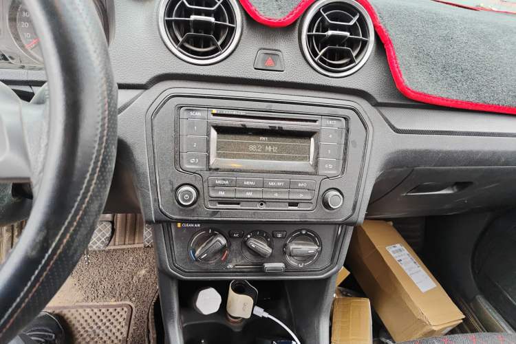 Used Volkswagen Jetta 2017 1.5L Manual Fashion Edition Audio And AC Panel