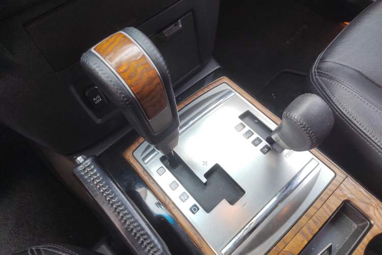 Used Mitsubishi Pajero 2016 3.0L Automatic Luxury Version China V Standard Gear Lever