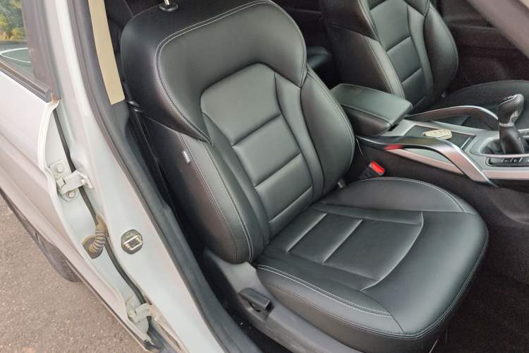 Used Geely Auto Emgrand X7 Sport 2016 2.0L Manual ZhiShang Version
