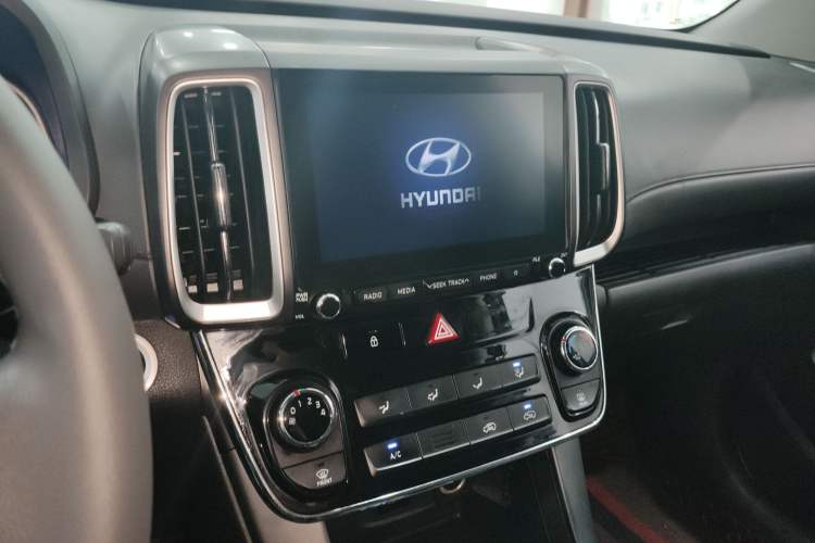 Used Hyundai ix35 2019 2.0L Automatic 2WD Zhiyong·Changxiang Edition China VI Standard Audio And AC Panel