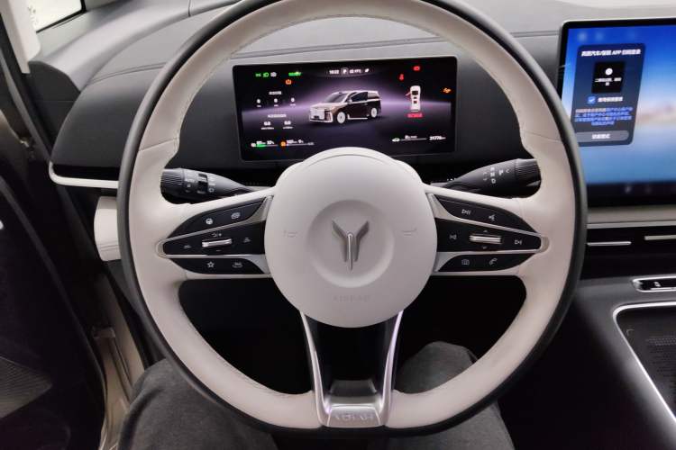 Used VOYAH Dream 2025 PHEV Four-Wheel-Drive Flagship Version – Qiankun Edition