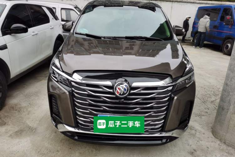 Used Buick GL8 2023 Facelifted Land Cruiser Executive Luxury Version