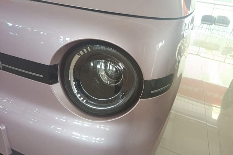 Used Geely Galaxy Panda 2025 210 km – Yuanqi Bear Left Front Headlight