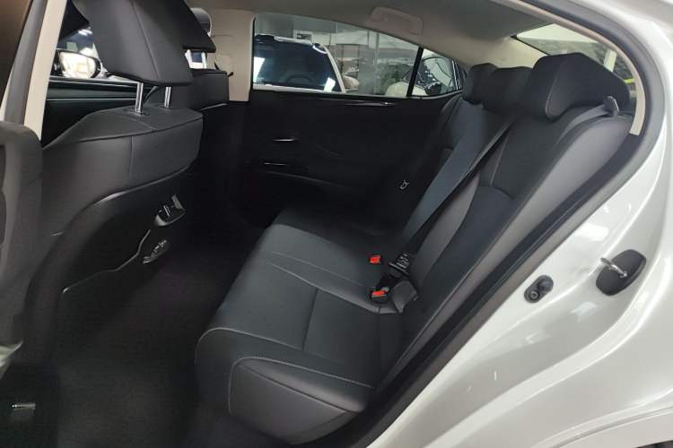 Used Lexus ES 2023 200 Excellence Edition
