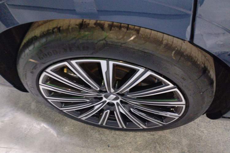 Used Geely Galaxy 8 2025 130km EM-P Starship Edition
