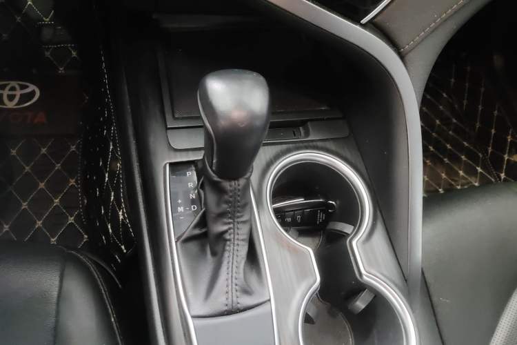 Used Toyota Camry 2021 2.0G Luxury Edition Gear Lever
