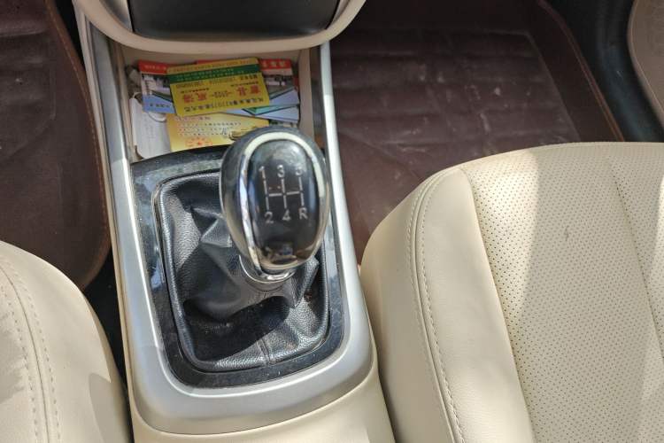 Used CHANGAN Eado 2015 1.6L Manual Luxury Model China IV Standard