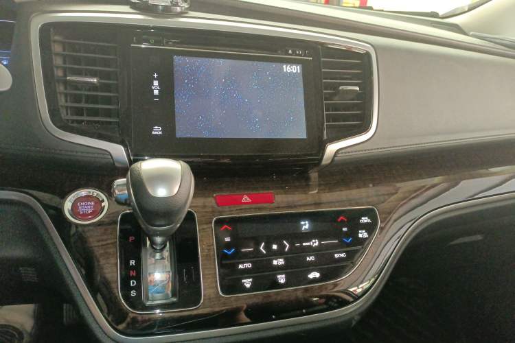Used Honda Odyssey 2017 2.4L Smart Edition Audio And AC Panel