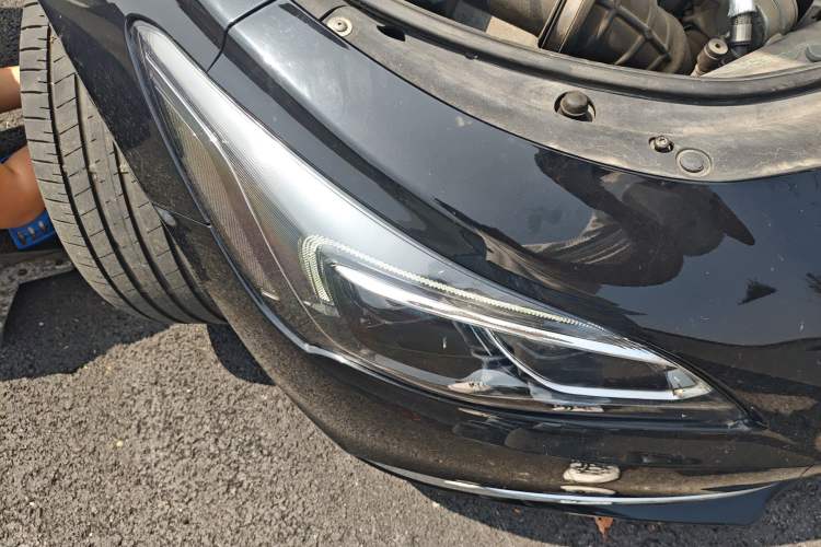 Used Buick LaCrosse 2018 28T Luxury Model Right Front Headlight