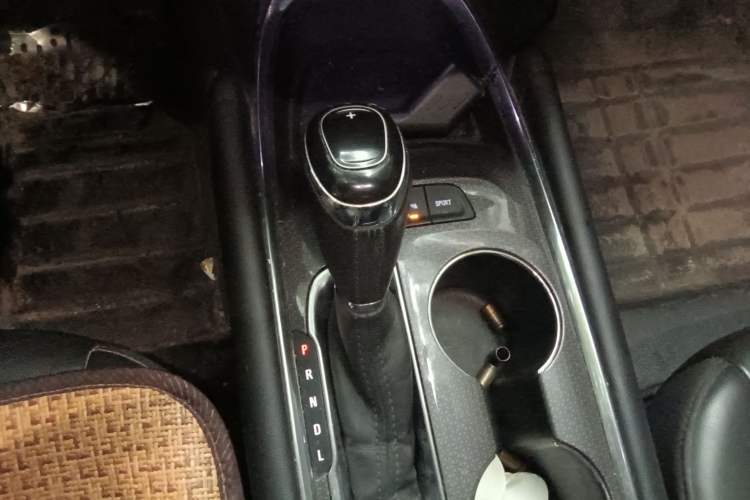 Used Chevrolet Malibu XL 2018 530T Automatic RuiChi Edition Gear Lever