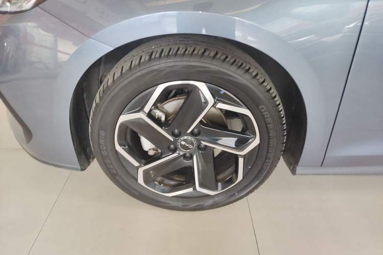 Used BYD Seal 06 New Energy 2024 DM-i 120KM Flagship Model Left Front Wheel Hub