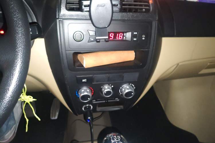 Used Dongfeng Xiaokang C37 2016 1.5L Standard II DK15-06 Audio And AC Panel