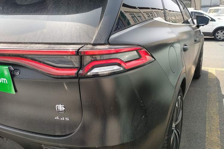 Used BYD Tang New Energy 2022 EV 635 km All-Wheel-Drive Flagship Model Right Rear Taillight