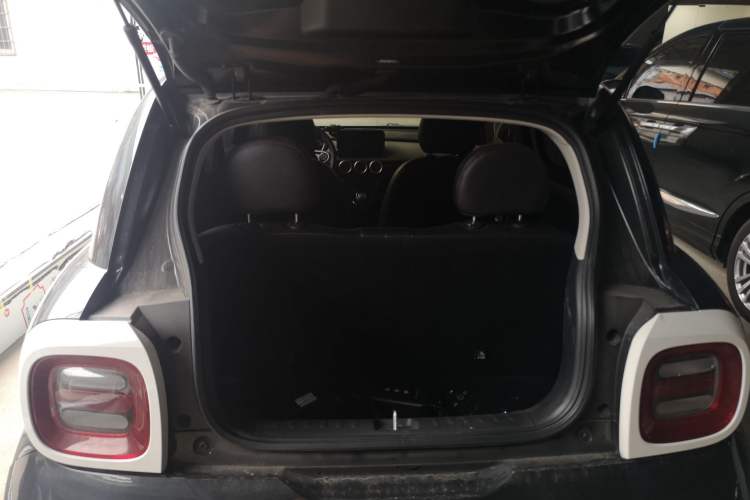 Used ORA Black Cat 2021 301 km Basic Version
