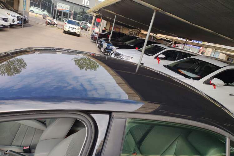 Used Skoda Octavia 2015 1.6L Automatic Yijie Edition Roof