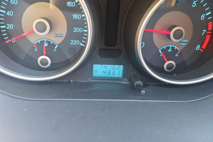 Used Buick Excelle 2011 1.6 LE-AT Odometer Close Up