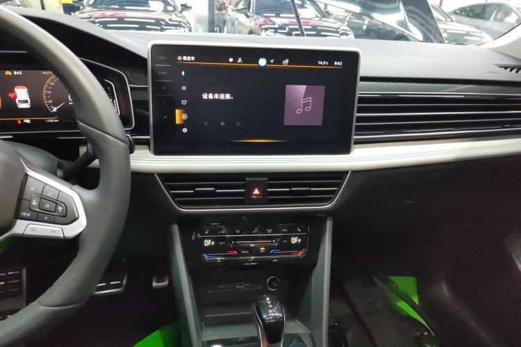 Used Volkswagen Tiguan L 2024 Outstanding Model 330TSI Automatic Two-Wheel Drive R-Line Dragon Glory Edition Audio And AC Panel