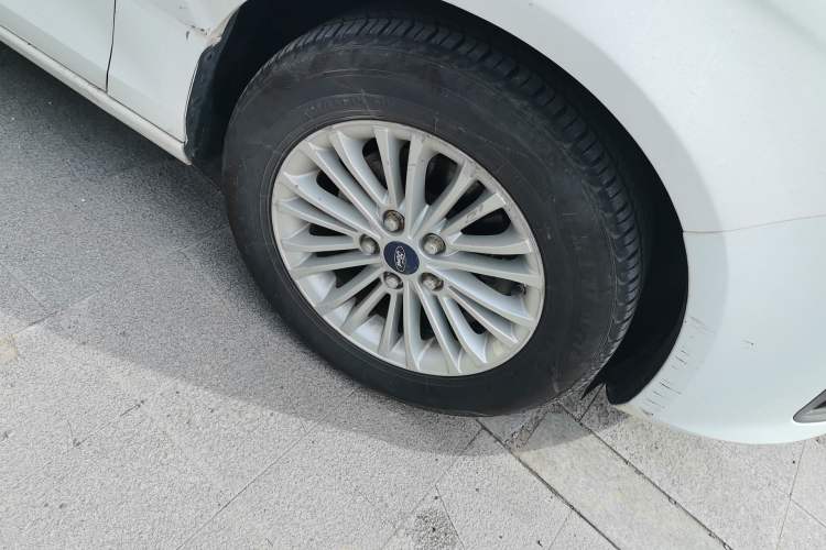 Used Ford Escort 2017 1.5L Automatic Comfort Model Right Front Wheel Hub