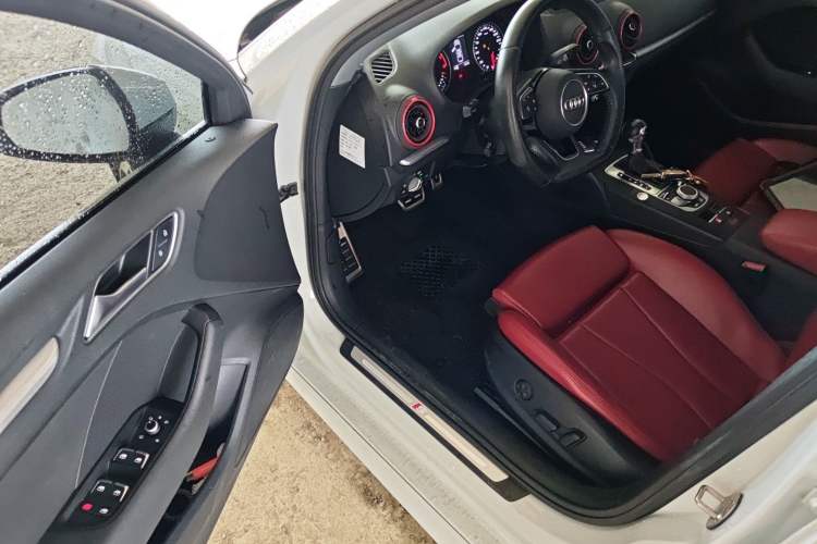 Used Audi A3 2020 Limousine 35 TFSI Sporty Version China VI Driver Seat