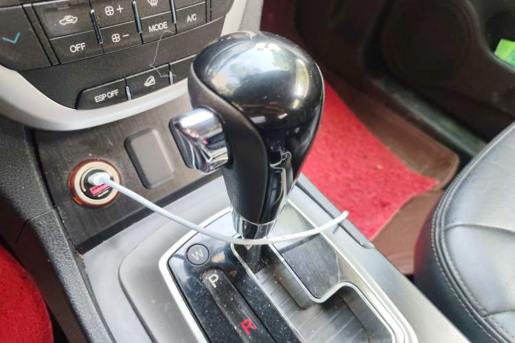 Used GAC Trumpchi GS5 2013 1.8T Automatic All-Wheel-Drive Luxury Edition Gear Lever