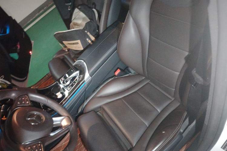 Used Mercedes-Benz GLC 2018 GLC 260 4MATIC Luxury Model
