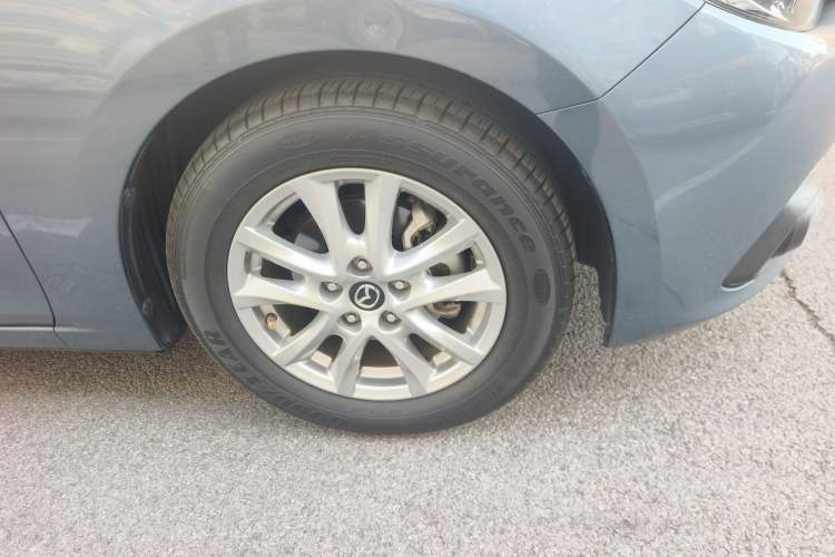 Used Mazda 3 Axela 2014 Sedan 1.5L Automatic Luxury Model Exterior 1