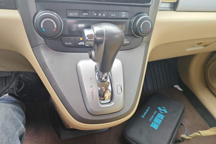 Used Honda CR-V 2010 2.4L automatic four-wheel drive luxury version Gear Lever