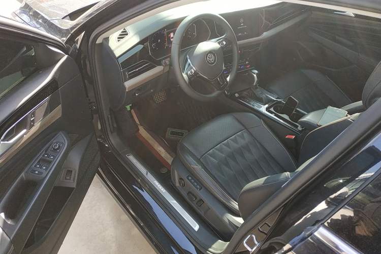 Used Volkswagen Passat 2020 330TSI Luxury Edition China VI