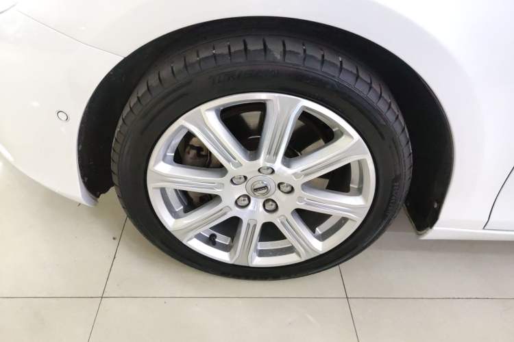 Used Volvo V40 2017 T4 Smart Luxury Edition