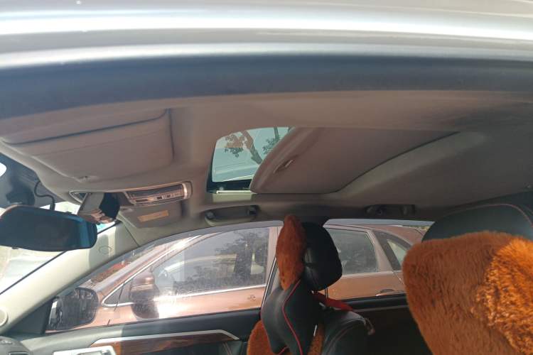 Used Geely Auto GX7 2015 Sports Edition 2.0L Automatic Luxury Upgrade Version China V Standard