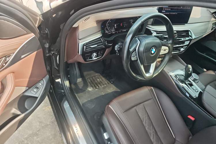 Used BMW 5 Series New Energy 2021 535Le Luxury Package Driver Seat