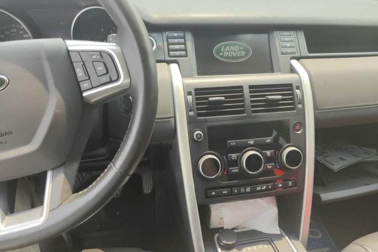Used Land Rover Discovery Sport 2016 2.0T SE Audio And AC Panel