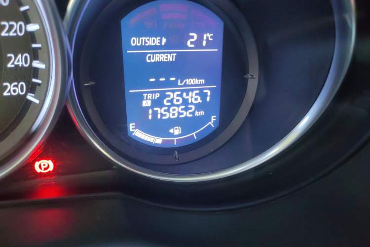 Used Mazda CX-5 2015 2.0L Automatic Two-Wheel Drive Urban Version Odometer Close Up