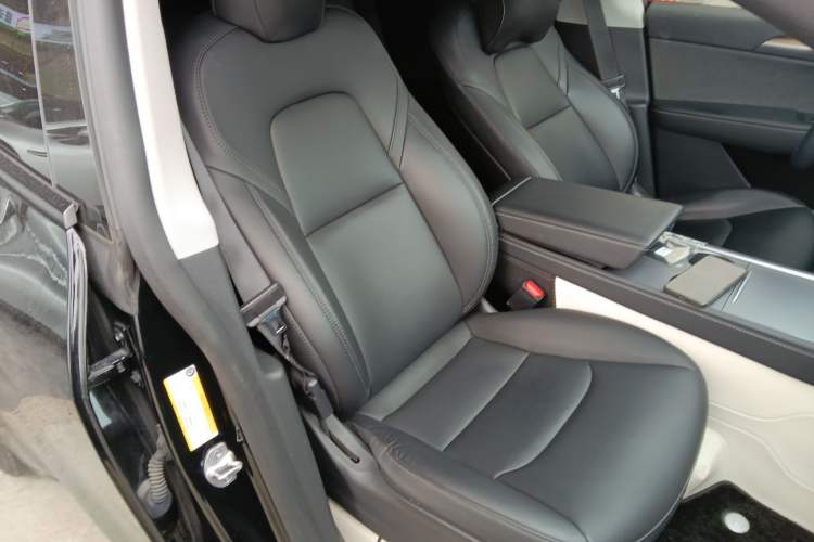 Used Tesla Model Y 2021 Standard Range Rear-Wheel Drive Version Right Front Seat