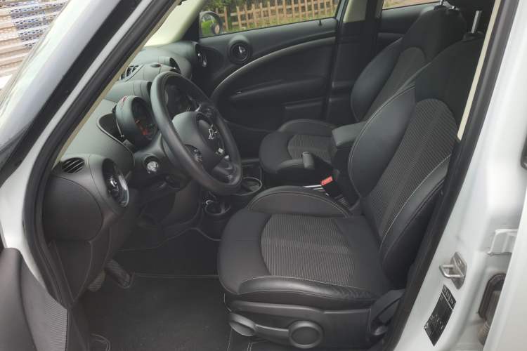 Used MINI Countryman 2014 1.6L COOPER Fun Left Front Seat