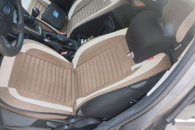 Used Ford Focus 2012 Hatchback 1.6L Manual Comfort Model
