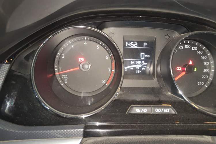 Used Volkswagen C-TREK 2018 230TSI DSG Comfort Model Odometer Close Up