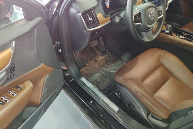 Used Volvo S90 2024 B5 Zhiyi Luxury Edition
