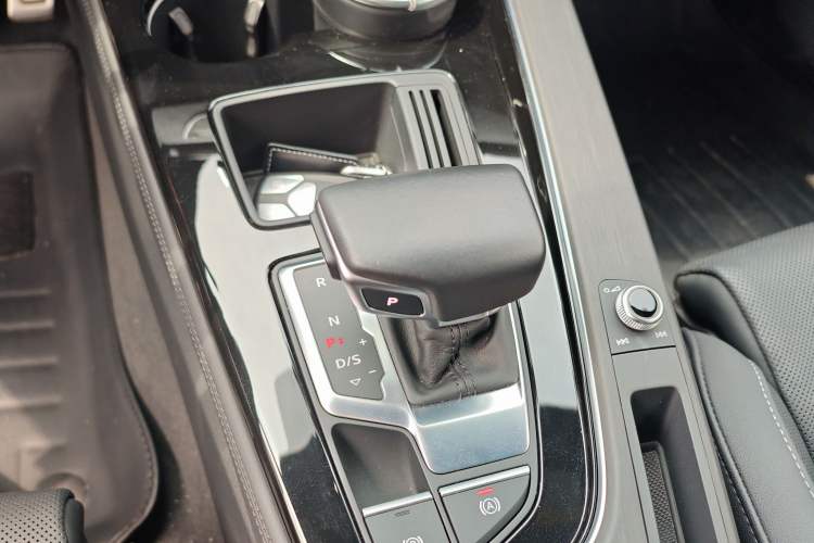 Used Audi A4L 2023 40 TFSI Luxury Dynamic Model
