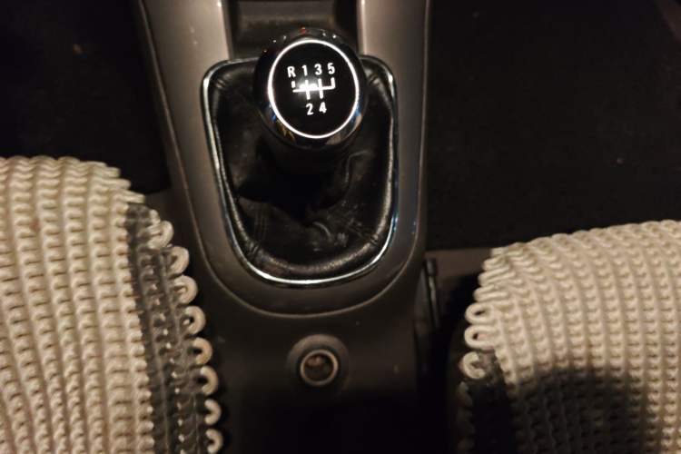 Used Chevrolet Cruze 2015 1.5L Classic SE MT Gear Lever