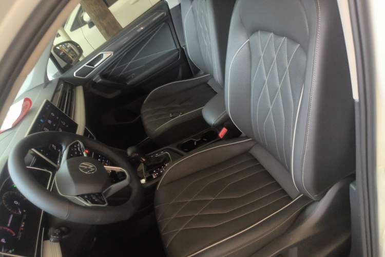 Used Volkswagen Tiguan L 2023 330TSI Automatic Two-Wheel Drive R-Line Enjoyment Edition
