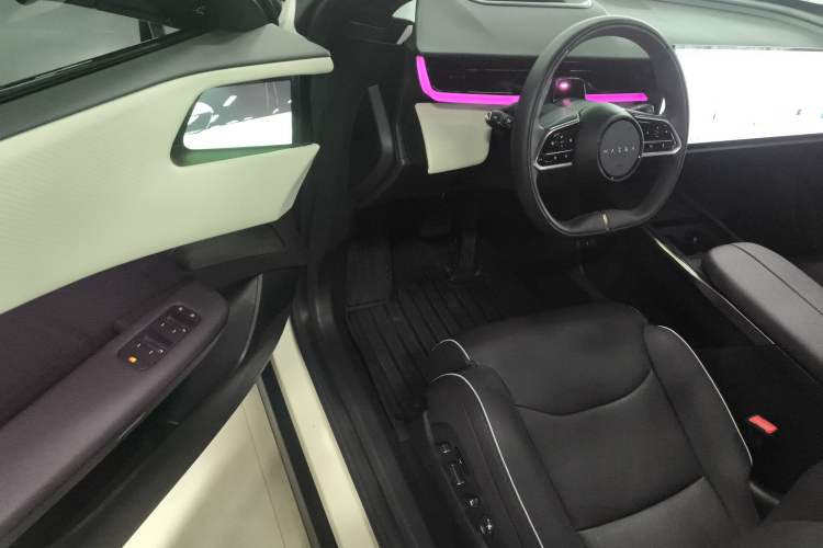 Used Mazda EZ-60 2025 Model Range-Extended 200 Max
