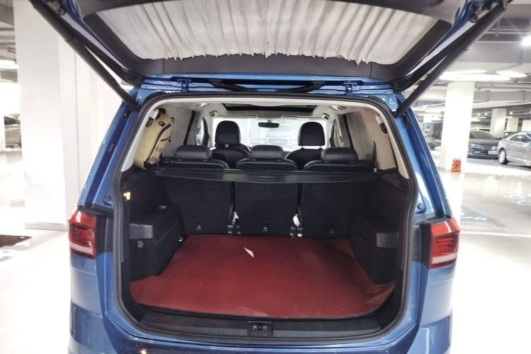 Used Volkswagen Touran 2018 Volkswagen Touran L 280TSI DSG Luxury Edition 7 Seats Trunk