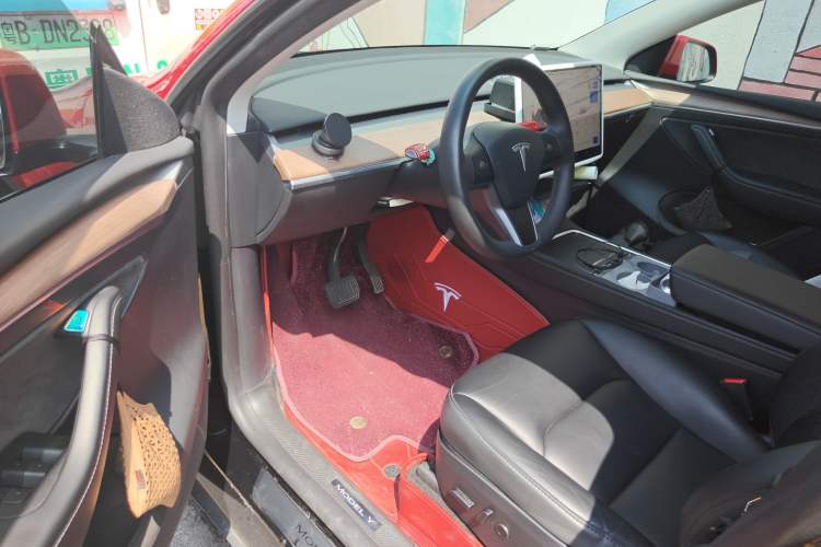 Used Tesla Model Y 2023 Long-Range All-Wheel-Drive Version
