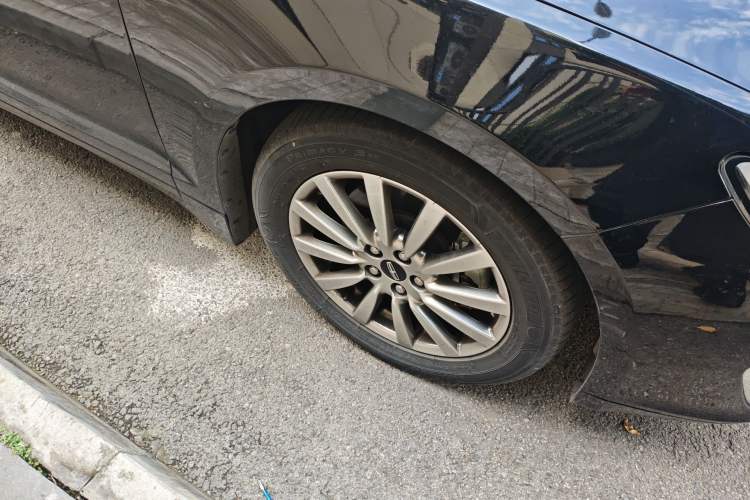 Used Lincoln MKZ 2018 2.0T Premium Edition Right Front Wheel Hub