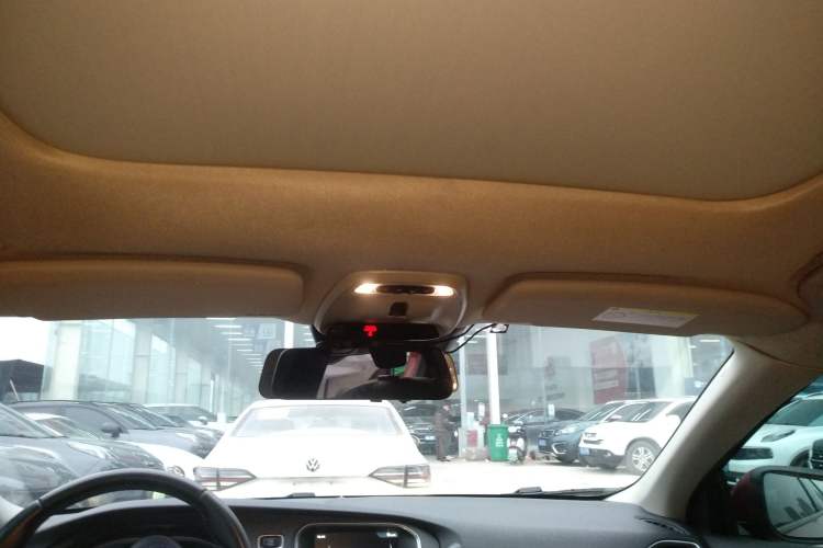 Used Volvo V40 2016 T3 Zhiyi Edition
