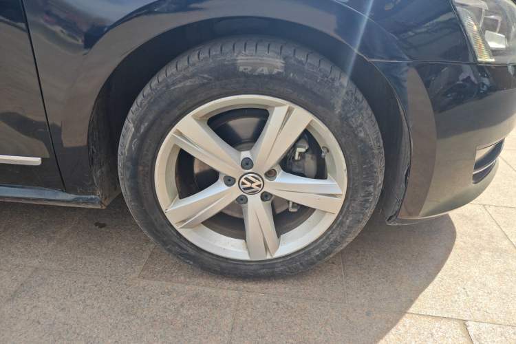 Used Volkswagen Passat 2011 2.0 TSI DSG Premium Edition Right Front Wheel Hub