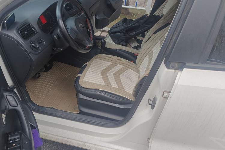 Used Volkswagen Polo 2013 1.4L Manual Fashion Edition