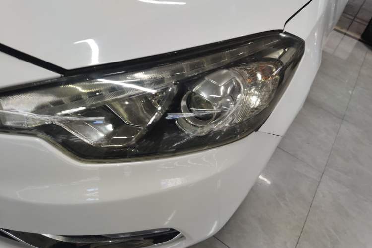 Used Kia K3 2015 1.6L Automatic GLS Left Front Headlight
