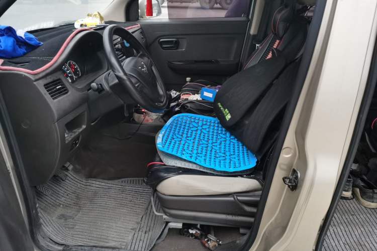 Used Wuling Rongguang V 2018 1.5L Standard Version Driver Seat